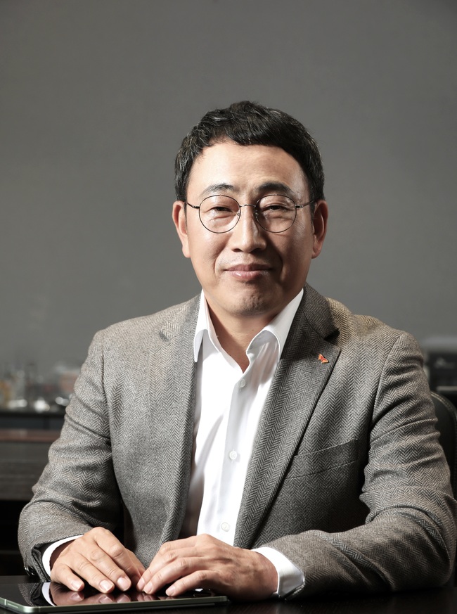유영상 SKT 대표, “AI 성장·발전과 안전성의 균형 도모해야”... AI 서울 정상회의서 제안