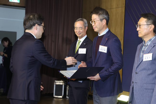 롯데렌탈, 2024 소비자중심경영(CCM) 신규 인증 획득...TF팀 성과 거둬