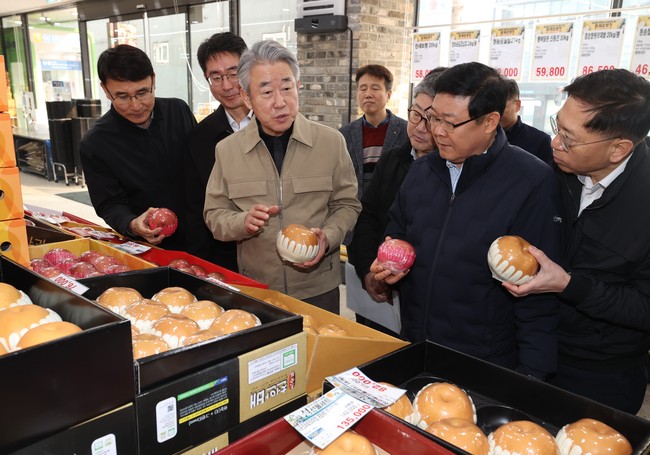 농협중앙회, 노량진 하나로마트 방문해 명절 대비 상황 점검