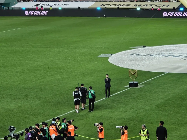 [현장]축구팬 추억 소환하는 ‘별들의 잔치’ 아이콘매치 2025 성료…”넥슨 감 다 살았네”