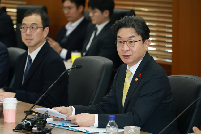 IBK기업은행, 포용금융의 \ 금리역전\  부작용 해법...‘아이-원 징검다리론\  출시