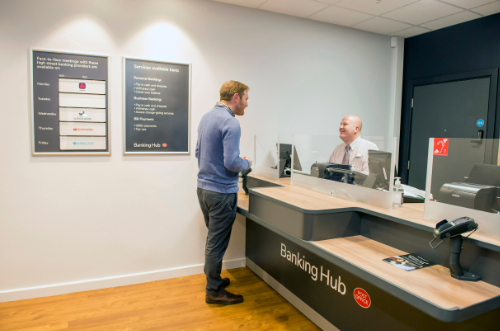 [기자의 눈] \ 지점은 줄고 책임은 늘고\ …은행대리업, 공공성과 현실성의 간극