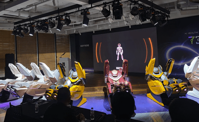 [현장]  바디프랜드 \ 영화 속 로봇\  닮은 \ AI 헬스케어 로봇 733\  공개... “안마의자 넘어 피지컬 AI로\