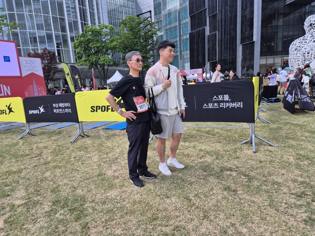 [현장] 2917개 계단 끝에 마주한 하늘... \ 2026 롯데월드타워 스카이런\  그 현장 속으로