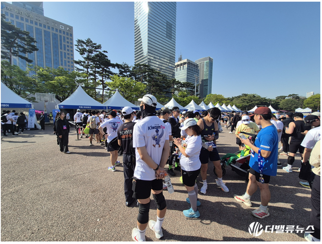 [현장] 키움증권, \ 2026 키움런\  개최...\ 함께\ 란 무엇인지 깨닫게 해준 봄 축제