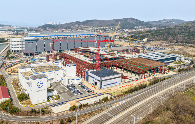 [항공 레이더] 대한항공, 합병 앞두고 대규모 인프라 투자...여객 시설부터 엔진 정비까지