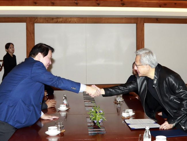 [그룹 레이더] SK그룹, 엔비디아와 ‘AI 인프라 동맹’ 확대…클라우드부터 차세대 메모리까지