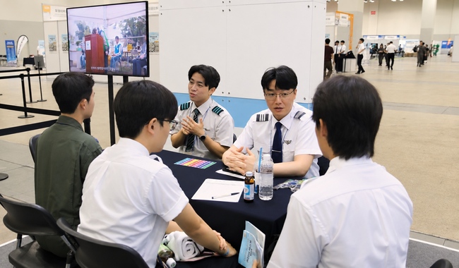 [항공 레이더] 대한항공, 무인기 기술교류회 개최... 에어부산은 커리어 엑스포, 티웨이는 유기견 보호소 봉사