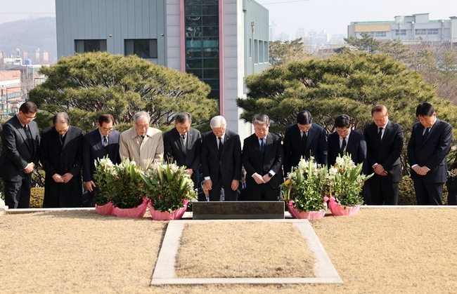 유한양행, 故 유일한 박사 54주기 추모식 엄숙히 거행