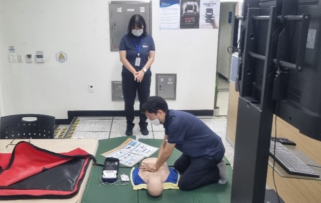 코레일네트웍스 소속 역 직원, 즉각적인 응급처치(CPR·AED)로 심정지 승객 구출