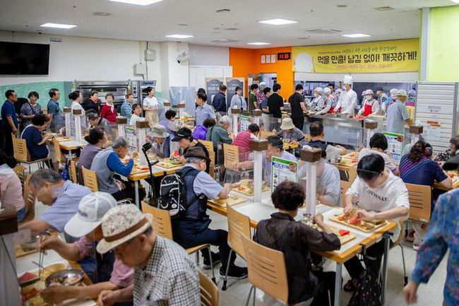 아워홈, 초복 맞아 취약계층 2500명에 보양식 나눔 활동 펼쳤다